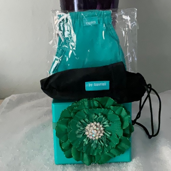 🪴TIEKS GREEN FLOWER AND BAG AND MASK🪴 - Picture 8 of 12